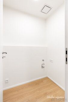 K dlouhodobému podnájmu nabízíme byt o dispozici 2+kk v oblí
