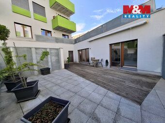 Nabízíme k pronájmu prostorný byt 5+kk o celkové ploše 150 m