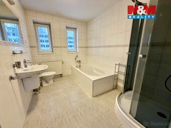 Nabízíme k pronájmu prostorný zděný byt 3+1 o užitné ploše 1