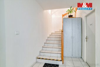Pronájem menšího obchodu (31 m2) v zadním traktu komerčního 