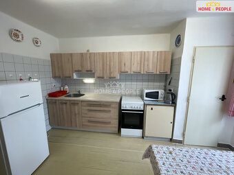 cena je včetně kompletního realitního i advokátního servisu,