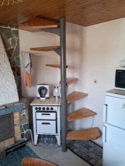 Prodávám svůj osobní pozemek o rozloze 385 m², který se nach