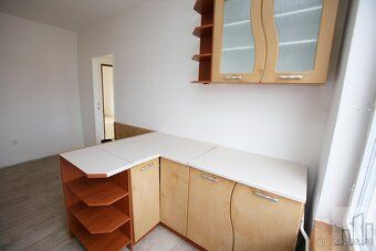 Nabízím vám ke koupi byt o dispozici 3+1 s balkónem v obci L