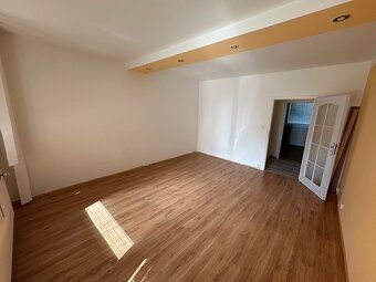 Dobrý den. Nabízím k dlouhodobému pronájmu byt 2+1 s balkone