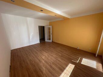 Dobrý den. Nabízím k dlouhodobému pronájmu byt 2+1 s balkone