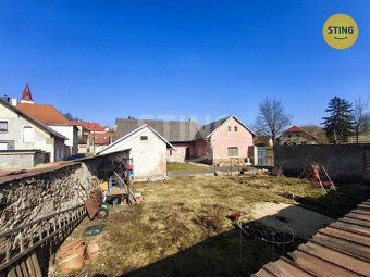Nabízíme k prodeji samostatně stojící rodinný dům v obci Hoř