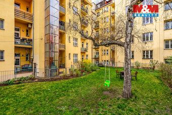 Nabízíme slunný byt 2+1 o podlahové ploše 90 m² (užitná ploc