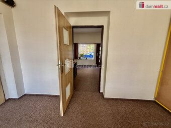 + Elektřina 700,- Kč, plyn 2000,- Kč, voda 500,- Kč, Interne