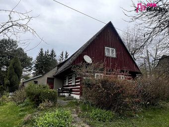 Nabízíme Vám na prodej poloroubenou chalupu v podhůří Orlick