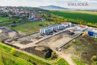 Hledáte moderní a klidné bydlení obklopené přírodou, a přito