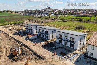 Hledáte moderní a klidné bydlení obklopené přírodou, a přito