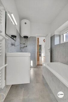 Nabízíme k pronájmu světlý byt o dispozici 3+kk a výměře 65 
