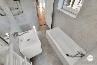 Nabízíme k pronájmu světlý byt o dispozici 3+kk a výměře 65 