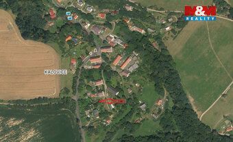Nabízíme k prodeji pozemek o rozloze 725 m², který se nacház
