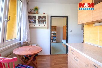 Nabízíme k prodeji velmi pěkný a prostorný byt 3+1, o užitné