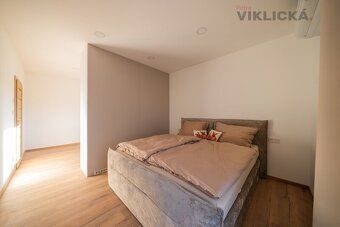 Hledáte moderní a klidné bydlení obklopené přírodou, a přito
