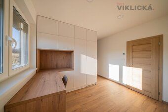 Hledáte moderní a klidné bydlení obklopené přírodou, a přito