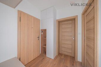 Hledáte moderní a klidné bydlení obklopené přírodou, a přito