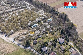 Prodej pozemku určeného k bydlení na okraji městyse Škvorec,