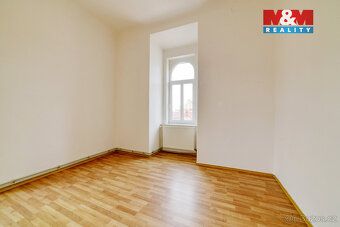 Nabízíme k pronájmu slunný a příjemně prostorný byt 2+1 o ve