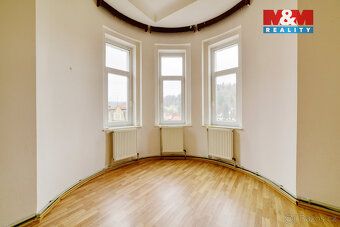 Nabízíme k pronájmu slunný a příjemně prostorný byt 2+1 o ve