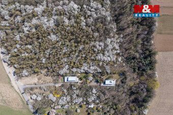 Prodej pozemku určeného k bydlení na okraji městyse Škvorec,