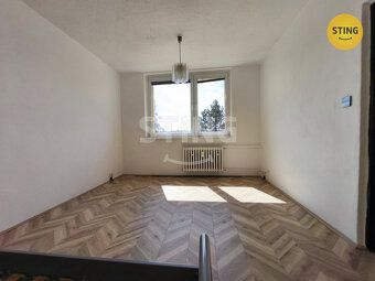 Nabízíme k pronájmu světlý byt o dispozici 1+1 na ulici Král