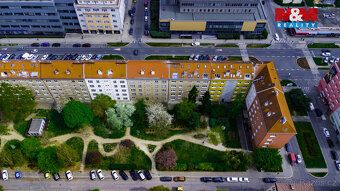Nabízíme k prodeji světlý byt o ploše 79 m² + sklep 6 m² ve 