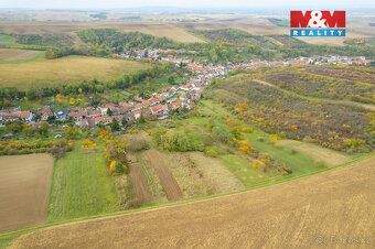 Nabízíme k prodeji pozemek o rozloze 3385 m² v klidné části 