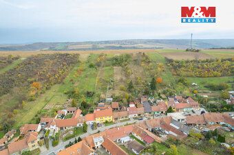Nabízíme k prodeji pozemek o rozloze 3385 m² v klidné části 
