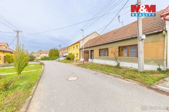 Nabízíme k prodeji pozemek o rozloze 3385 m² v klidné části 