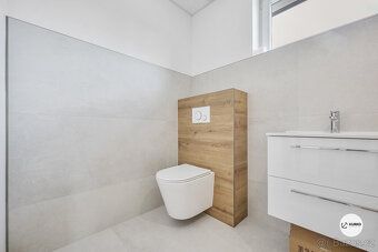 Nabízíme k prodeji samostatně stojící, zděný, nízkopodlažní 