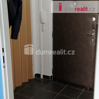 +popl. 3000, + en. 700,-, Dumrealit.cz Vám zprostředkuje pro
