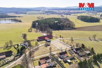 Nabízíme k prodeji pozemek o ploše 1289 m2, který se nachází