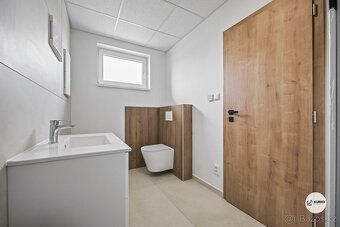 Nabízíme k prodeji samostatně stojící, zděný, nízkopodlažní 