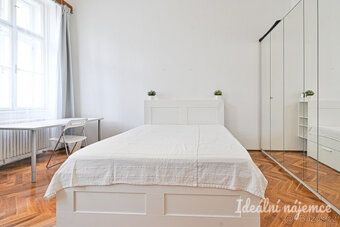 K dlouhodobému podnájmu nabízíme světlý byt o dispozici 2+1 