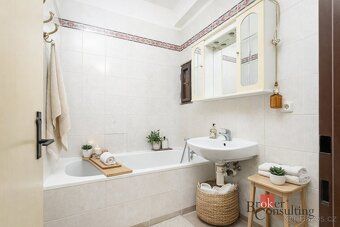Prostorný byt 2+1, 72 m², s potenciálem přestavby na 3+kk, P