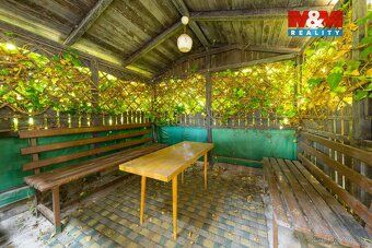 Prodej rodinné vily 4+1 s balkonem, na pozemku 1510 m² s uži