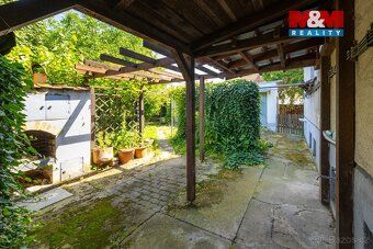 Prodej rodinné vily 4+1 s balkonem, na pozemku 1510 m² s uži
