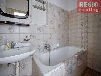 Nabízíme k prodeji rodinný dům s terasou a zděnou garáží s p