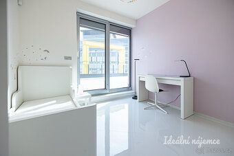 K dlouhodobému podnájmu nabízíme exkluzivní rezidenční byt 4