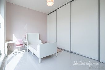 K dlouhodobému podnájmu nabízíme exkluzivní rezidenční byt 4