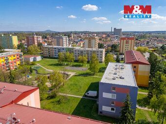 Nabízíme k prodeji světlý byt o dispozici 2+1 (3 místnosti) 