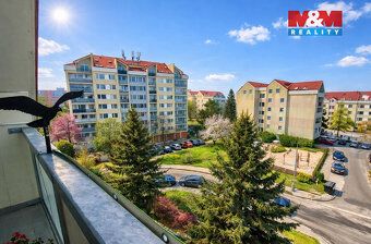 Tento světlý mezonet 4+kk (97m²) v Újezdě nad Lesy nabízí id