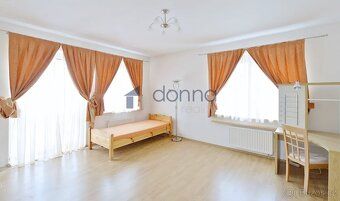 Nabízíme k pronájmu nadstandardní vilu vhodnou pro kanceláře