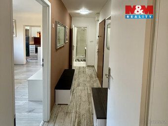 Nabízím k prodeji krásný, slunný byt o dispozici 2+1 a celko