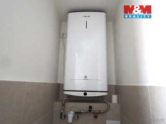 Nabízíme k dlouhodobému pronájmu prostorný zrekonstruovaný b