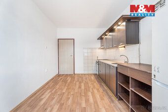 SLEVA!!! Nabízíme k prodeji prostorný družstevní byt 3+1 o u