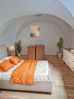 K pronájmu nabízíme světlý a prostorný byt 2+1 v historickém