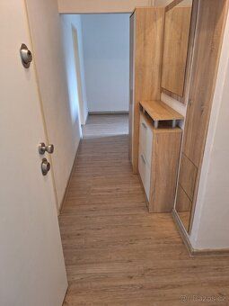 Nabízím k pronájmu světlý byt o dispozici 58 m² v klidné lok